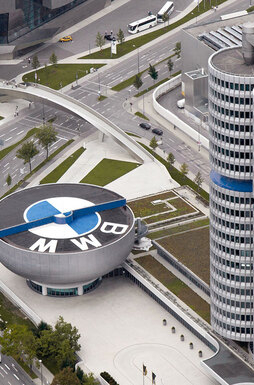 Connectivity_2560x896_BMW-Welt_Hochhaus_Werk.jpg