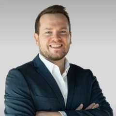 Konstantin Hartmann Headshot