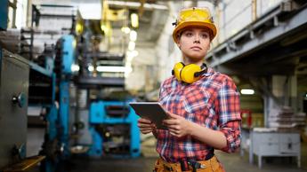 Woman_Manufacturing_Technology