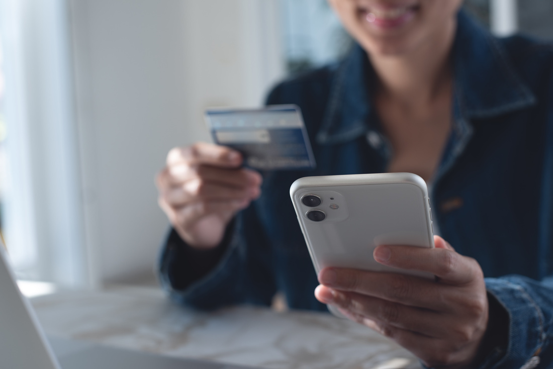 Close up of woman using credit card and mobile smart phone for digital banking and online shopping via mobile app at home, smart banking, internet payment, business and technology, e-commerce 